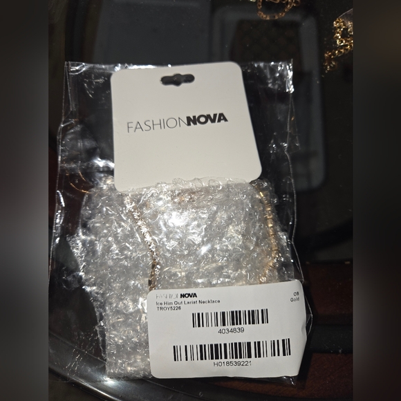 Fashion Nova Ice Him Out Lariat Necklace Gold NEW - Picture 4 of 7